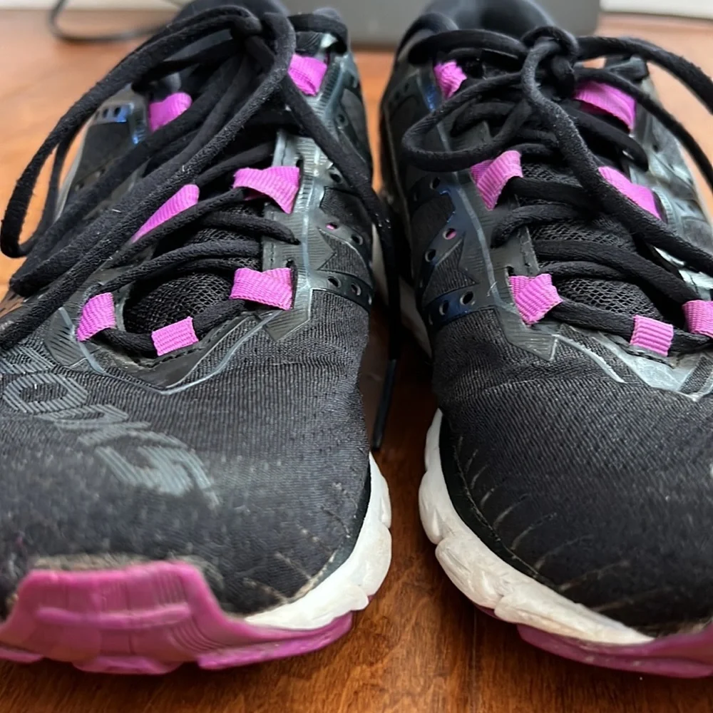 Brooks Women’s running sneakers Neuro2 size 8.5 black used